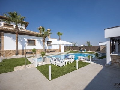 Chalet con 4 habitaciones con parking y piscina en Murcia