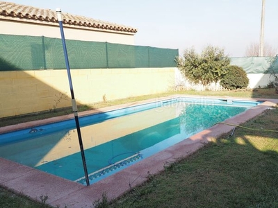 Chalet en c-230a chalet con 4 habitaciones amueblado con parking, piscina, calefacción, aire acondicionado y vistas a la montaña en Albatàrrec