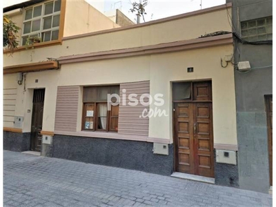 Chalet en venta en Calle Joaquin Costa, cerca de Calle de Lucas Fernández Navarro en Puerto Canteras por 250.000 €