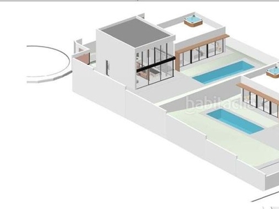 Chalet majestuosa villa independiente de obra nueva,con terrazas,piscina,jardin cerca del mar. en Estepona