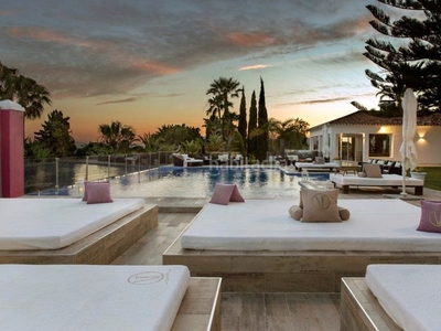 Chalet villa de 8 habitaciones, 8 baños en Elviria. actualmente explotado para eventos. gran inversión en Marbella
