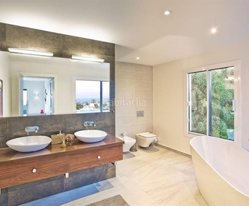 Chalet villa en venta 8 habitaciones 8 baños. en Elviria Marbella