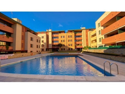 Excelente apartamento de tres dormitorios en venta en Fenals, Lloret de Mar.