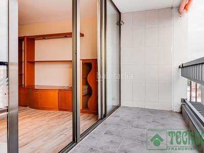 Piso con 3 habitaciones con ascensor y aire acondicionado en Hospitalet de Llobregat (L´)
