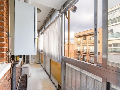 Piso con 3 habitaciones con parking y calefacción en Madrid