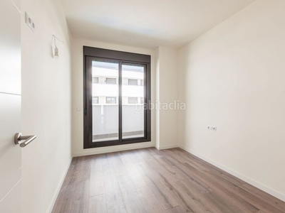 Piso con 4 habitaciones con ascensor, parking, calefacción y aire acondicionado en Hospitalet de Llobregat (L´)