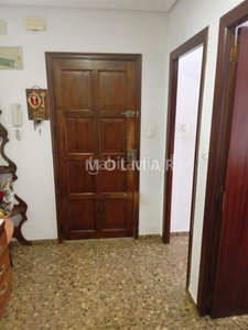 Piso con 4 habitaciones en Moncada