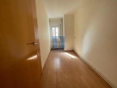 Piso , con una superficie de 83 m2, 3 habitaciones y 1 baños, ascensor, aire acondicionado y calefacción central de gas. en Sant Feliu de Llobregat