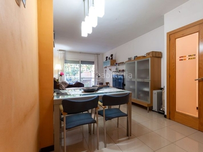 Piso en carrer de rovellat piso con 3 habitaciones con ascensor y aire acondicionado en Esplugues de Llobregat