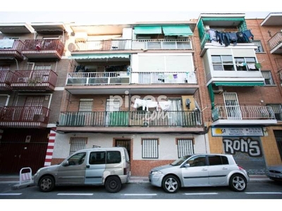 Piso en venta en Calle de Leonor Góngora en Los Rosales por 146.500 €