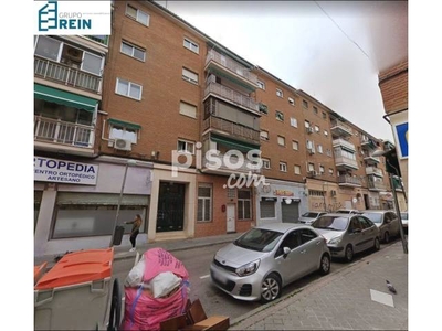 Piso en venta en Calle de Guadaira, 14 en Portazgo por 130.000 €