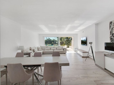 Planta baja en calle londres 3 magnífico apartamento en zona residencial junto a varios campos de golf en Marbella