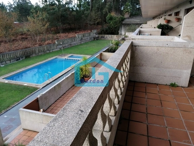 Venta de piso con piscina en Sanxenxo