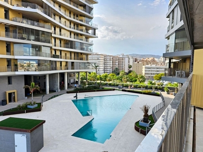Alquiler de piso en avenida Sierra Alhamilla de 4 habitaciones con terraza y piscina