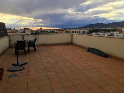 Ático en alquiler en Ciudad Jardín - Zoco de 3 habitaciones con terraza y piscina