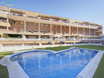 Dúplex en venta en Salobreña de 3 habitaciones con terraza y piscina