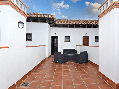 Dúplex en venta en Vélez de Benaudalla de 2 habitaciones con terraza y piscina