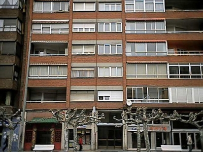 Piso en alquiler en avenida Valladolid de 2 habitaciones con muebles y calefacción