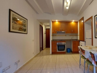Piso en alquiler en Centre - Tortosa de 2 habitaciones con muebles y balcón