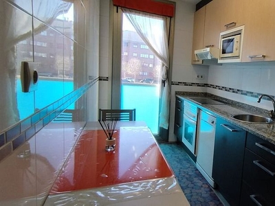 Piso en alquiler en Jove de 2 habitaciones con garaje y muebles