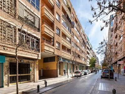 Piso en venta en calle Pedro Antonio de Alarcon de 3 habitaciones con terraza y garaje