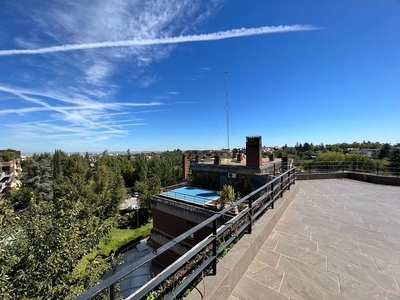 Venta de ático en El Soto de la Moraleja de 5 habitaciones con terraza y piscina