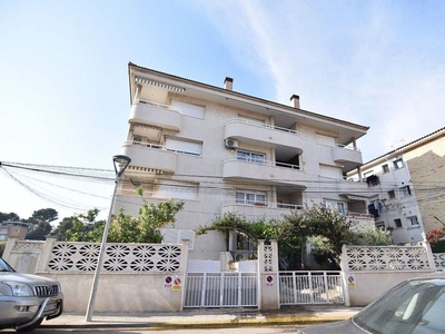 Venta de piso en calle De Tramuntana de 2 habitaciones con terraza y balcón