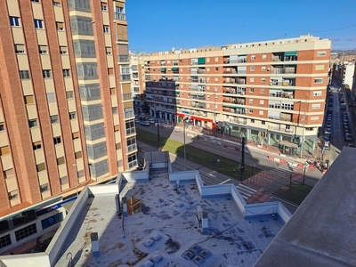 Venta de piso en Centro - Murcia de 3 habitaciones con terraza y garaje