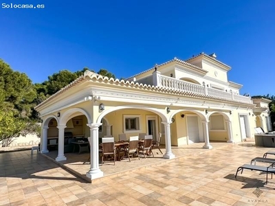 VILLA AMPLIA Y ELEGANTE CON VISTAS AL MAR EN MORAIRA