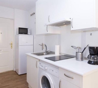 Apartamento de alquiler en Calle de Doña Urraca, Puerta del Ángel