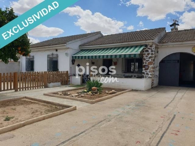 Casa adosada en venta en Nambroca