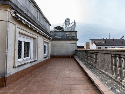 Ático en venta en Centro - Vitoria-Gasteiz de 5 habitaciones con terraza y aire acondicionado