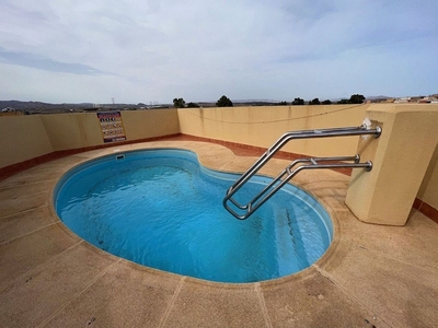Piso en venta en calle Cádiz de 2 habitaciones con piscina y garaje