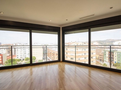 Venta de piso en plaza España de 4 habitaciones con garaje y aire acondicionado