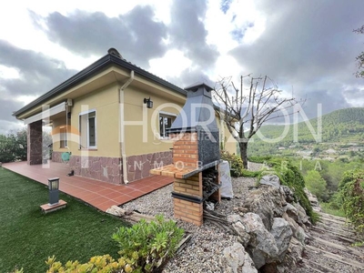 Casa fantástica casa en perfecto estado con terreno en urb. can armengol en Corbera de Llobregat