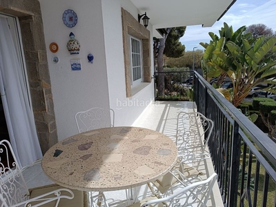Chalet con 6 habitaciones con parking, piscina, calefacción, aire acondicionado y vistas al mar en Castelldefels