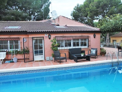 Venta de casa con piscina y terraza en Los Balcones, Los Altos, Punta Prima (Torrevieja), Los balcones
