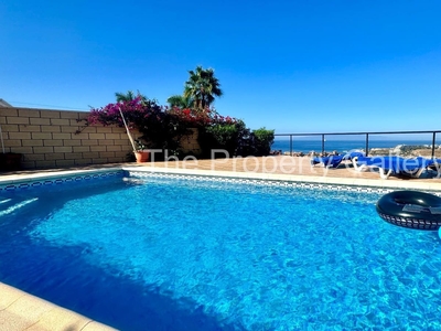 Chalet en venta en Playa del Duque, Adeje, Tenerife