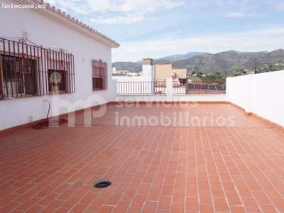 Gran casa de 358 m2 con terraza, garaje y almacén