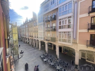 Piso en alquiler en Centro - Burgos de 2 habitaciones con calefacción y ascensor