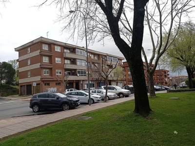 Piso en alquiler en Plasencia de 3 habitaciones con terraza y garaje