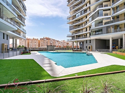 Piso en venta en avenida De Sierra Alhamilla de 4 habitaciones con terraza y piscina