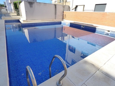 Venta de ático en Pajarillos de 2 habitaciones con terraza y piscina