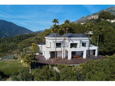 VILLA CONTEMPORÁNEA ÚNICA JUNTO AL LAGO EN ISTÁN