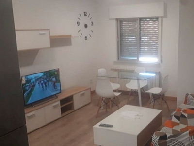 Alquiler de piso en Pizarrales de 4 habitaciones con terraza y muebles