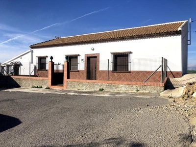 Casa con terreno en Antequera