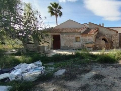 Casa con terreno en Los Montesinos