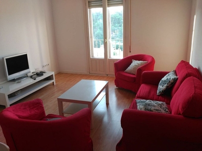Piso en alquiler en Centro - Segovia de 4 habitaciones con muebles y balcón