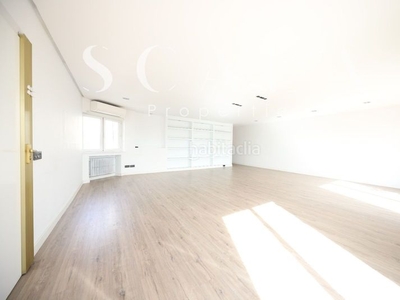 Alquiler ático en alquiler , con 240 m2, 4 habitaciones y 3 baños, ascensor y aire acondicionado. en Madrid