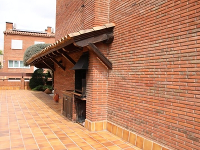 Alquiler casa con 4 habitaciones con parking, calefacción y aire acondicionado en Sabadell